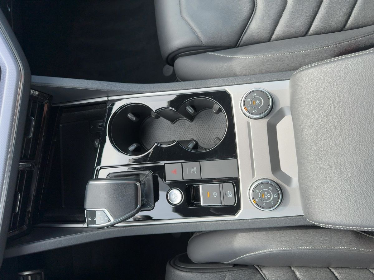 Touareg 3.0 V6 TDI DSG 4M R-Line ACC AHK Navi LED-Matrix Luft Area View