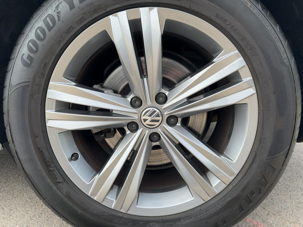 Touareg 3.0 V6 TDI DSG 4M R-Line ACC AHK Navi LED-Matrix Luft Area View