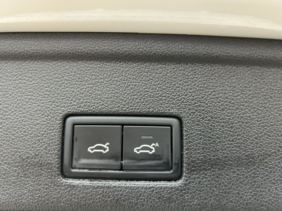 Touareg 3.0 V6 TDI DSG 4M R-Line Pano Luft LED-Matrix Leder Kamera ACC Navi