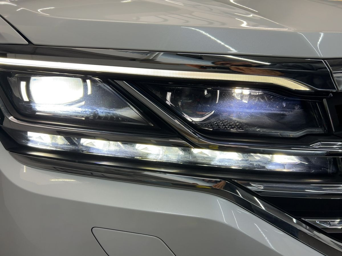 Touareg 3.0 V6 TDI DSG 4M R-Line Pano Luft LED-Matrix Leder Kamera ACC Navi