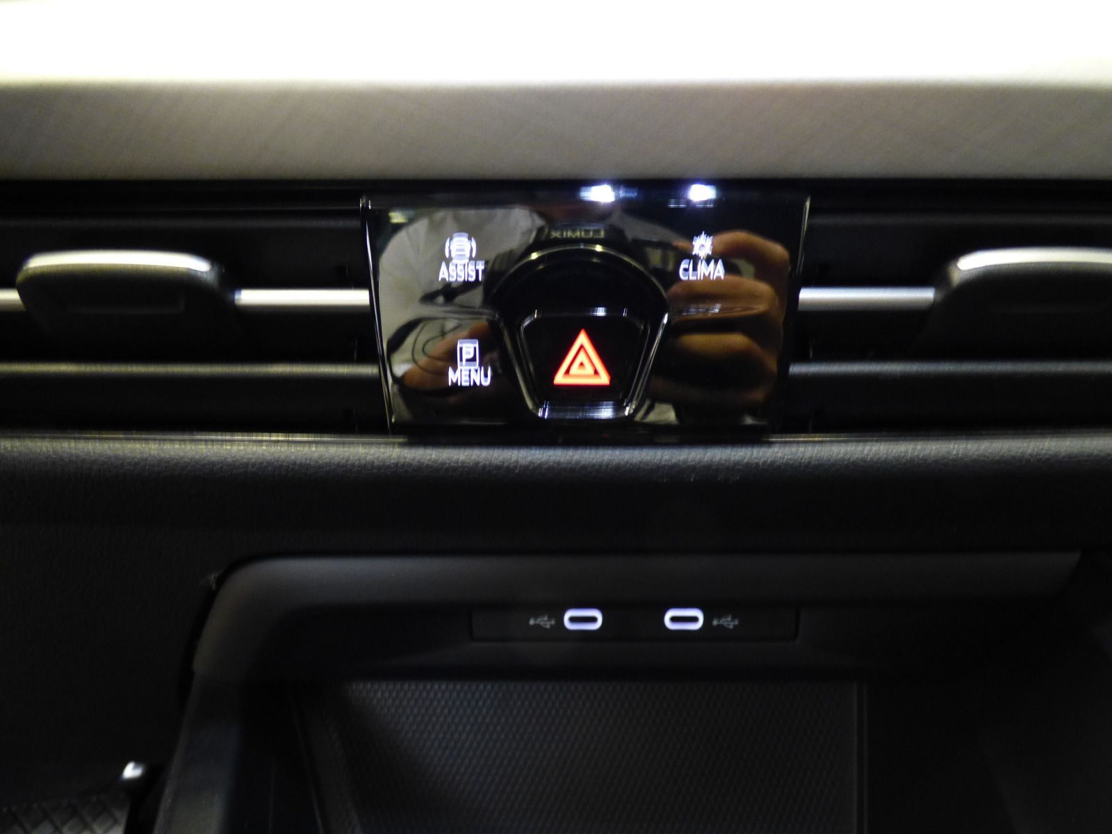 Golf VIII Variant 2.0 TDI DSG Life AHK ACC Navi LED-Matrix DAB+Lane Ass. Keyless