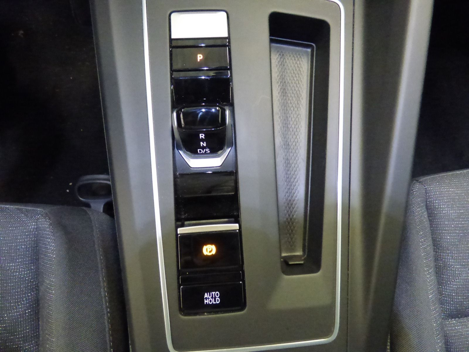 Golf VIII Variant 2.0 TDI DSG Life AHK ACC Navi LED-Matrix DAB+Lane Ass. Keyless