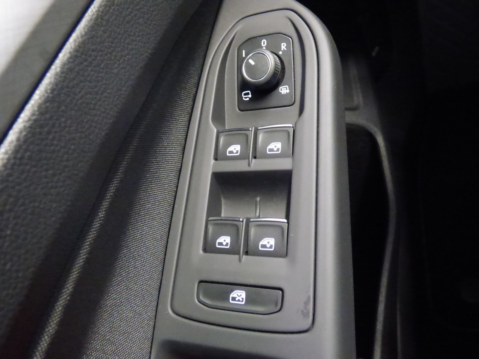 Golf VIII Variant 2.0 TDI DSG Life AHK ACC Navi LED-Matrix DAB+Lane Ass. Keyless