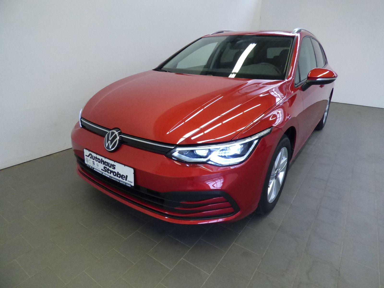 Golf VIII Variant 2.0 TDI DSG Life AHK ACC Navi LED-Matrix DAB+Lane Ass. Keyless