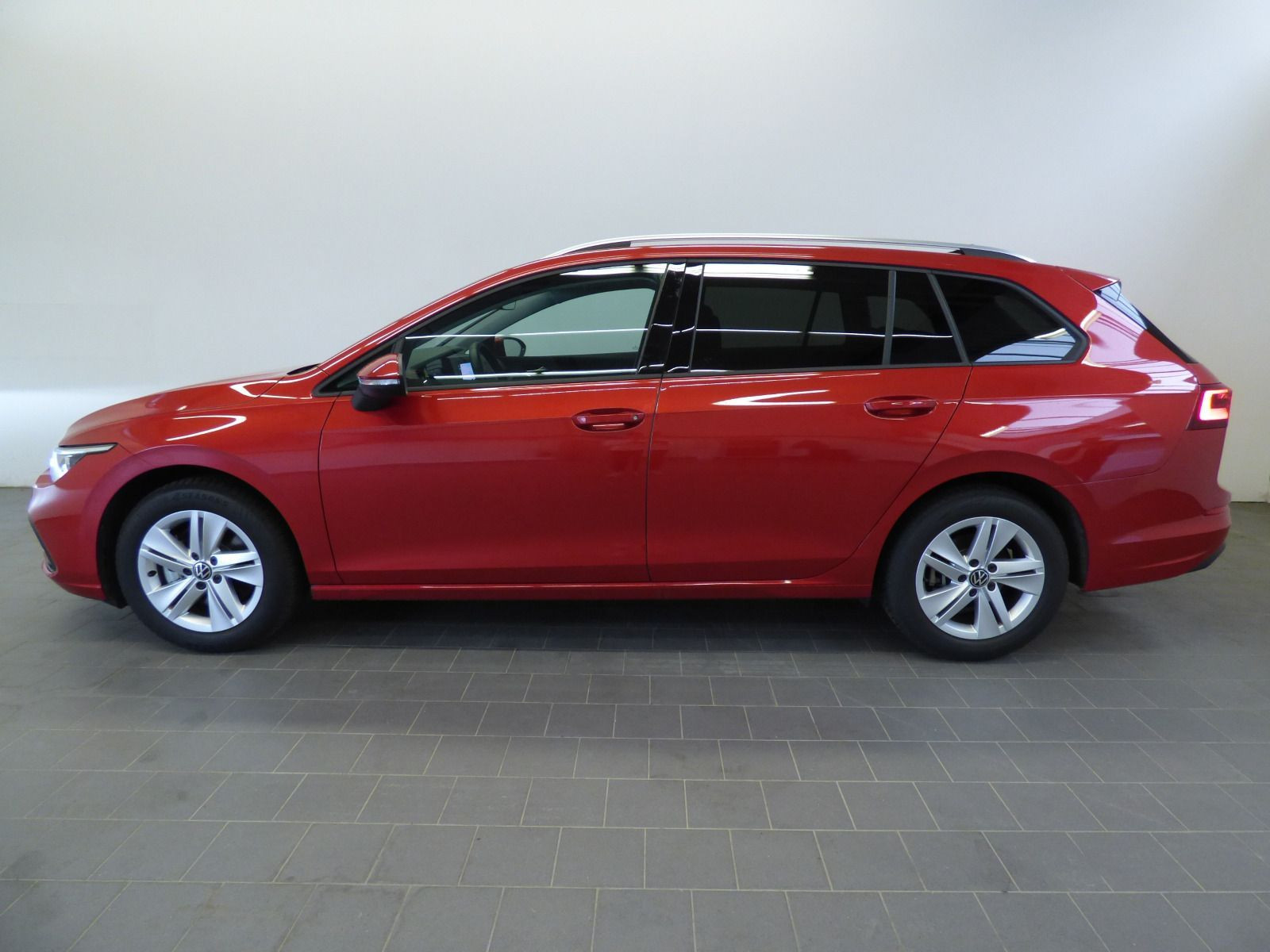 Golf VIII Variant 2.0 TDI DSG Life AHK ACC Navi LED-Matrix DAB+Lane Ass. Keyless