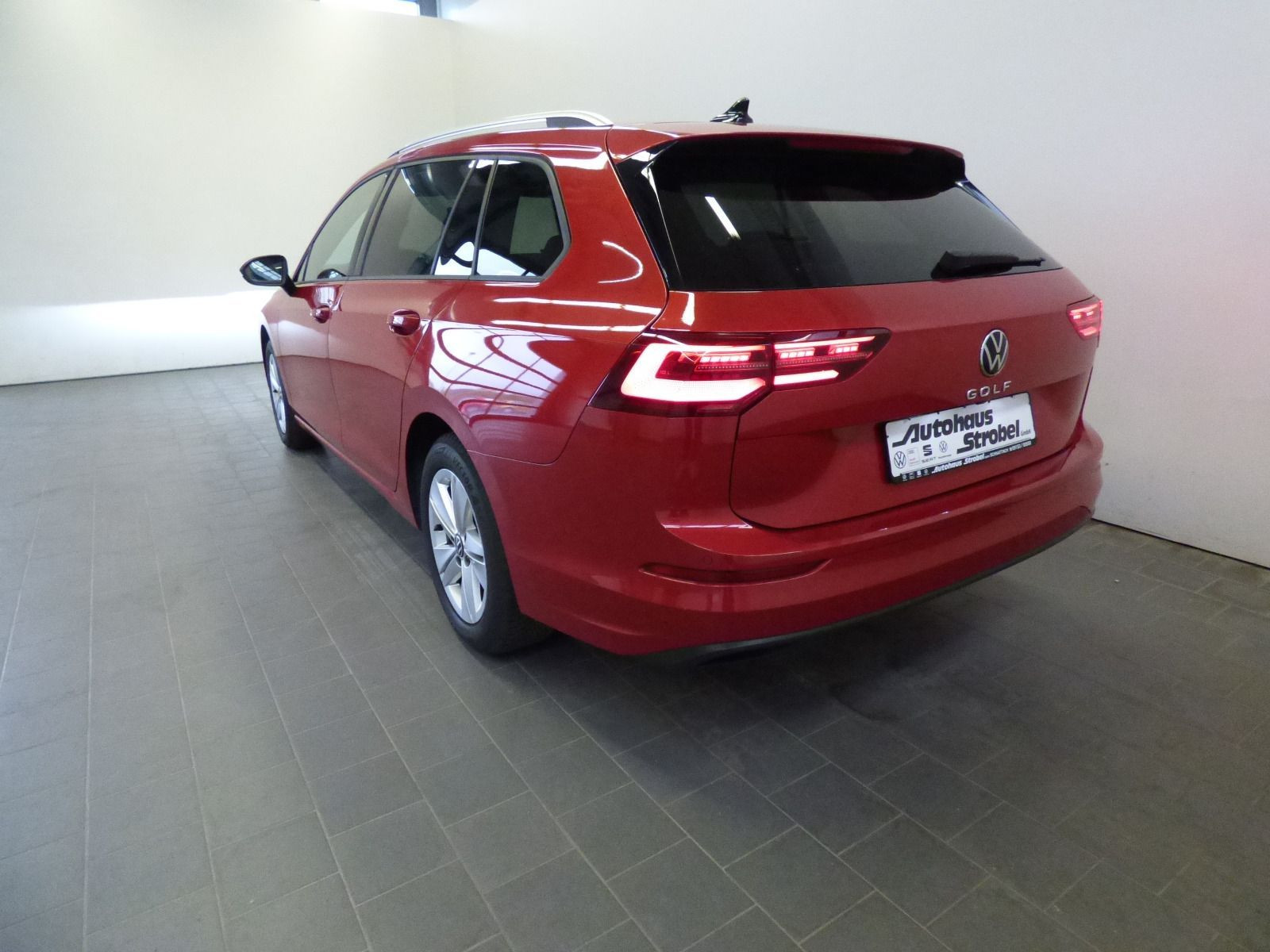 Golf VIII Variant 2.0 TDI DSG Life AHK ACC Navi LED-Matrix DAB+Lane Ass. Keyless