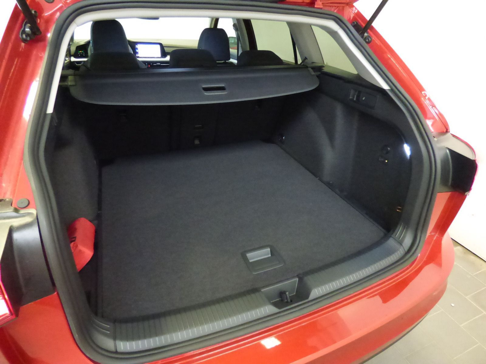 Golf VIII Variant 2.0 TDI DSG Life AHK ACC Navi LED-Matrix DAB+Lane Ass. Keyless