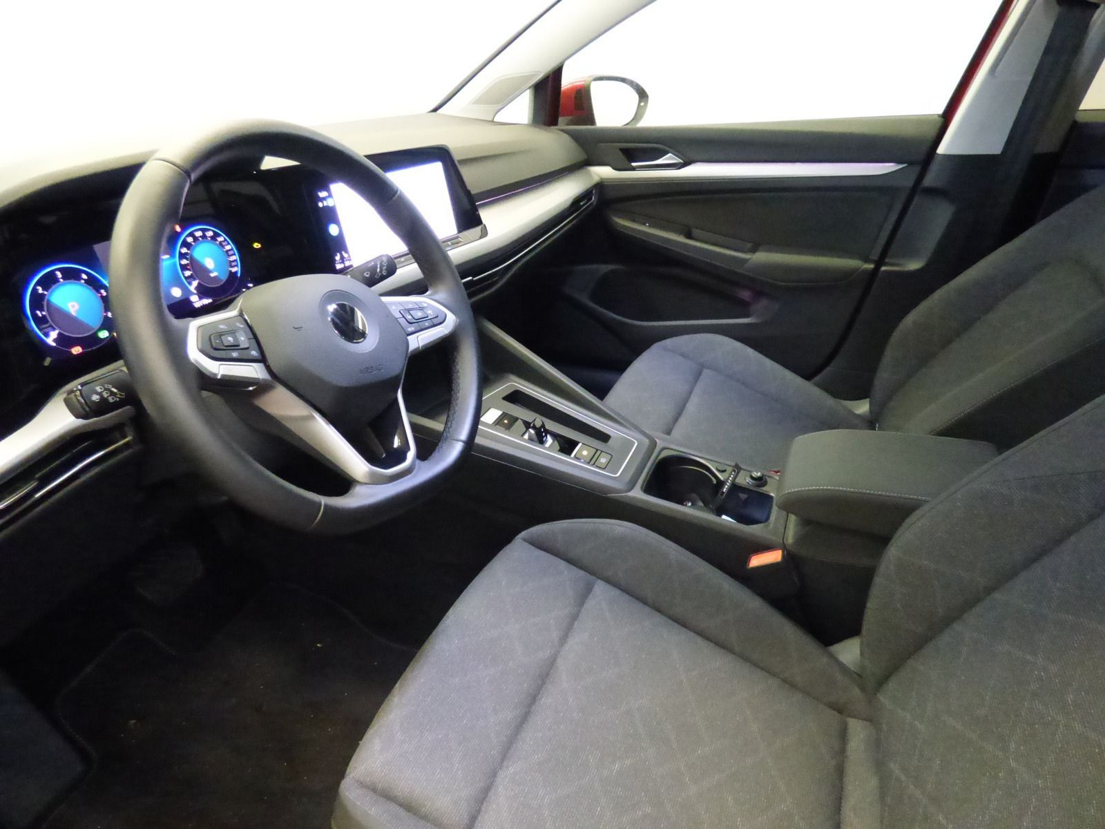 Golf VIII Variant 2.0 TDI DSG Life AHK ACC Navi LED-Matrix DAB+Lane Ass. Keyless