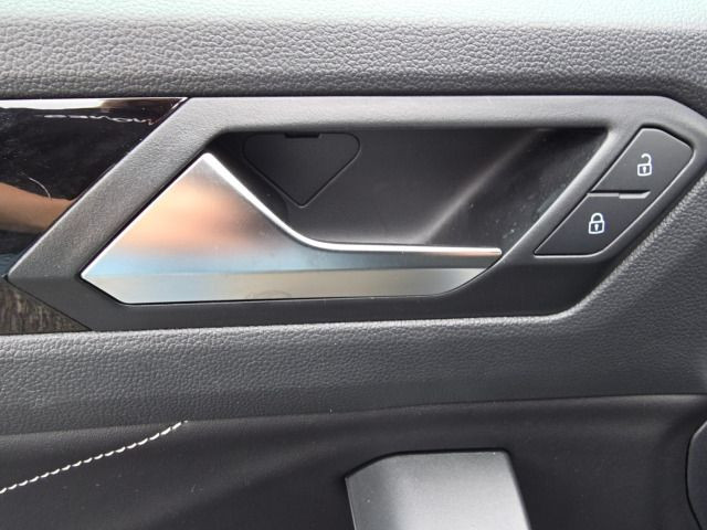 T-Roc 1.5 TSI DSG Sport R-line  ACC LED Navi Lane-Ass Bluet.