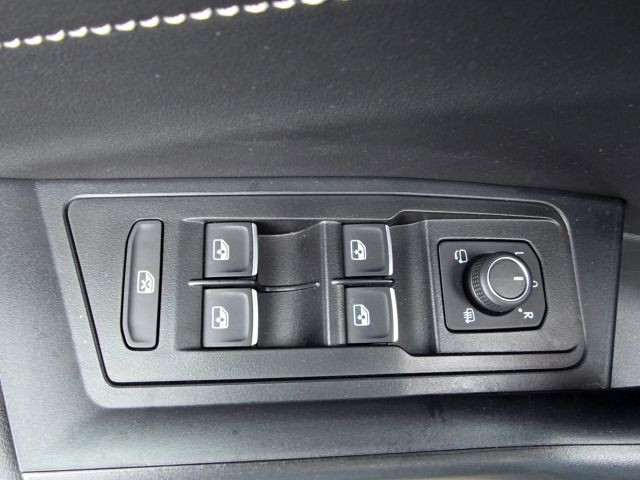 T-Roc 1.5 TSI DSG Sport R-line  ACC LED Navi Lane-Ass Bluet.