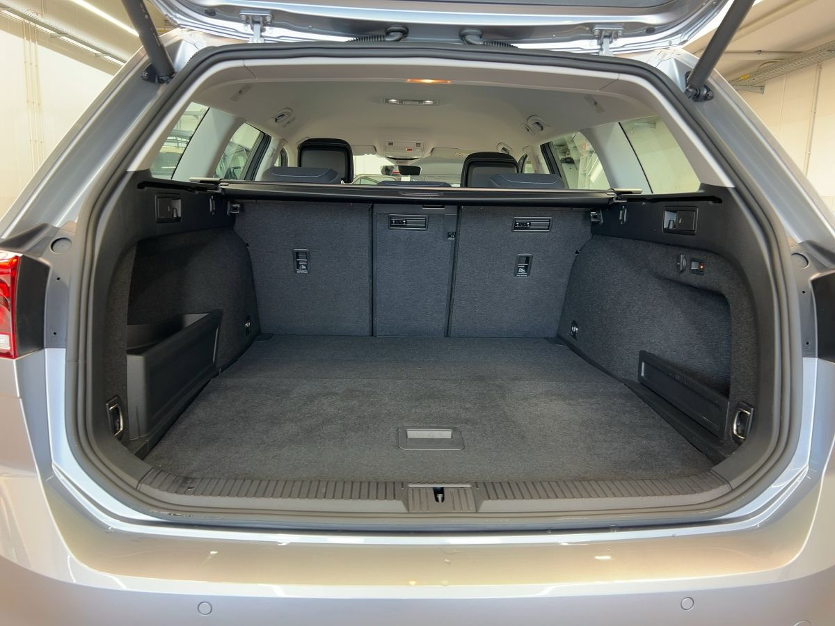 Passat Variant GTE 1.4 TSI DSG ACC AHK Navi Kamera Keyless ergo Side Ass. Sitzh.