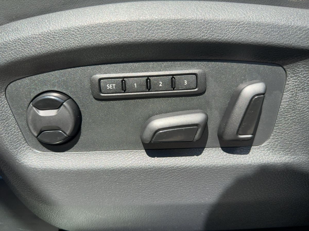 Multivan 2.0 TDI DSG 4M Highline Standh. ACC Navi LED Kamera DAB+ Side Ass. Sitzh.