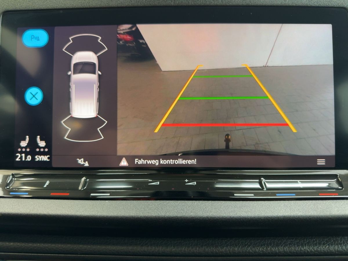 Caddy Kombi 2.0 TDI Life AHK Navi Kamera ACC DAB+Climatronic Sitzhzg Lane-Ass