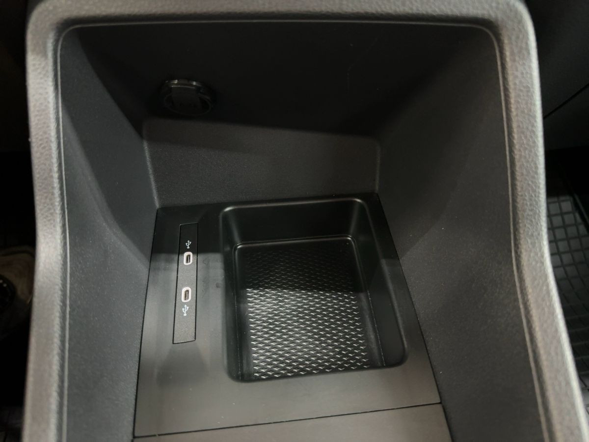 Caddy Kombi 2.0 TDI Life AHK Navi Kamera ACC DAB+Climatronic Sitzhzg Lane-Ass