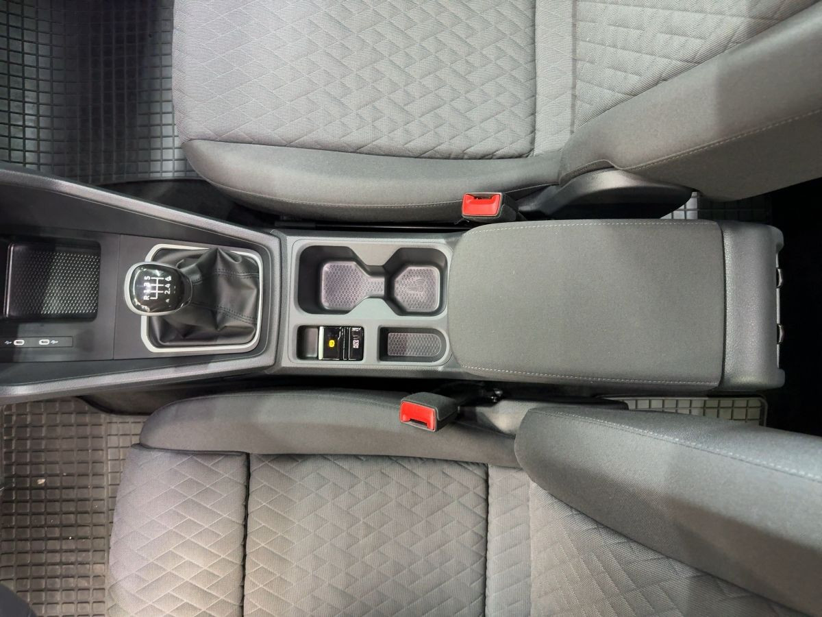 Caddy Kombi 2.0 TDI Life AHK Navi Kamera ACC DAB+Climatronic Sitzhzg Lane-Ass