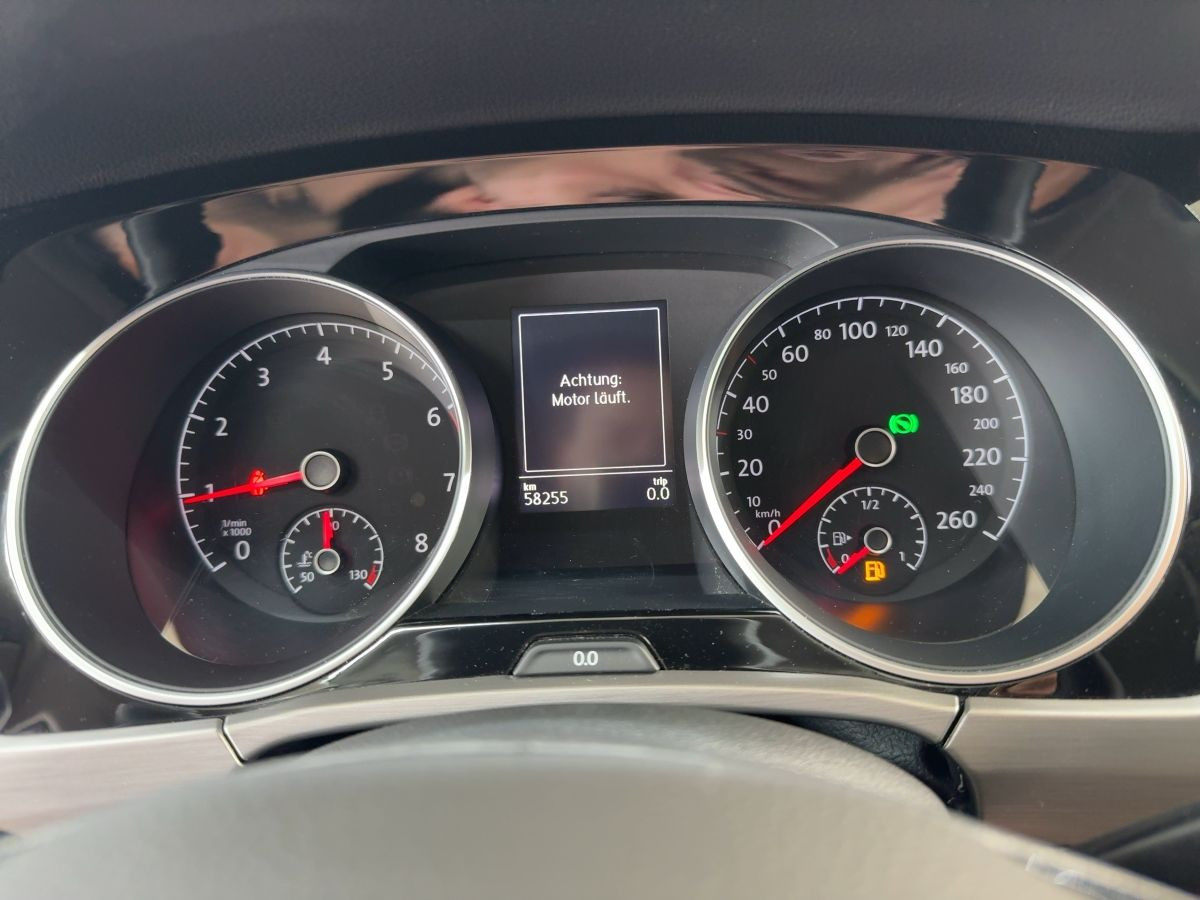 Touran 1.5 TSI DSG Comfortline 7-Sitze ACC Navi ergo Bluet. Sitzh.