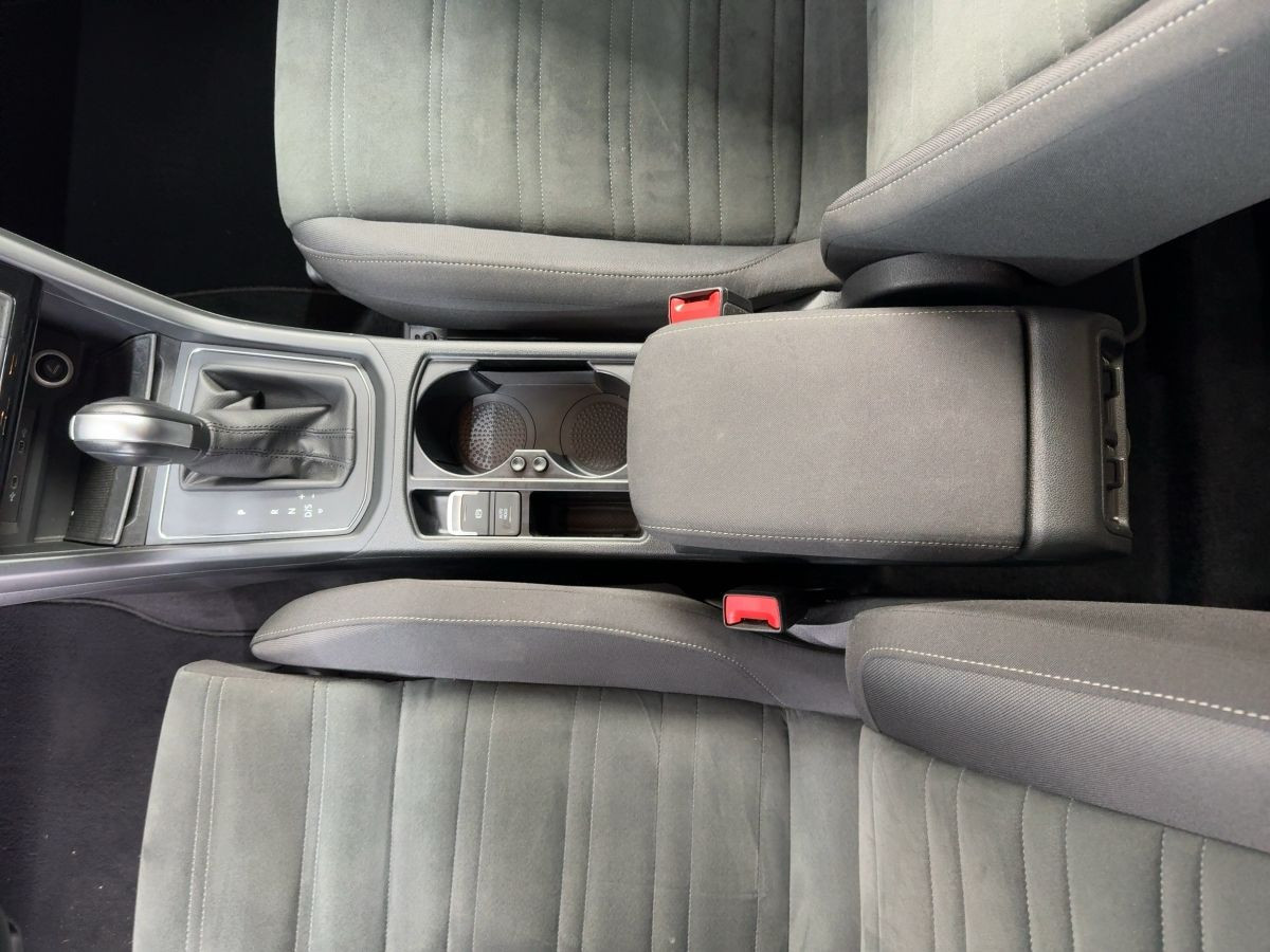 Touran 1.5 TSI DSG Comfortline 7-Sitze ACC Navi ergo Bluet. Sitzh.