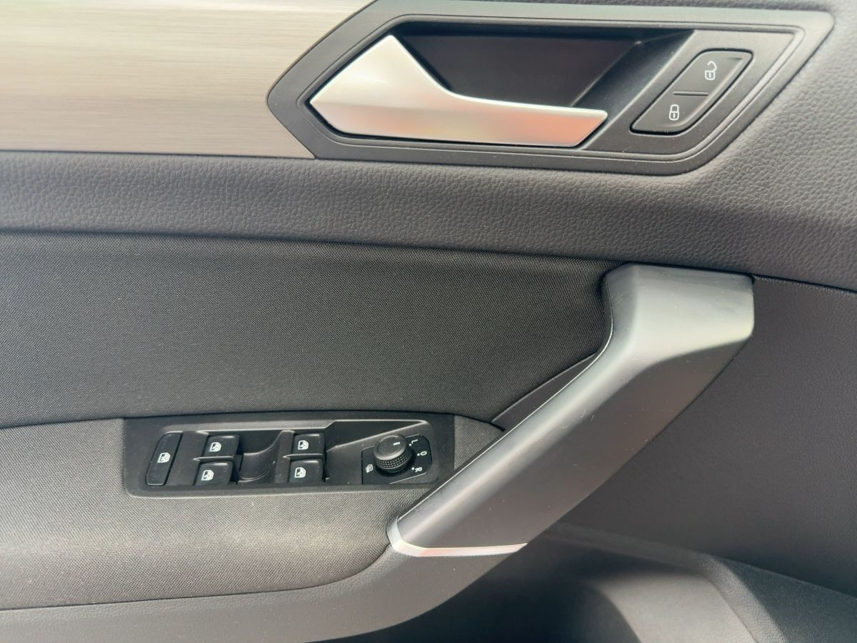 Touran 1.5 TSI DSG Comfortline 7-Sitze ACC Navi ergo Bluet. Sitzh.