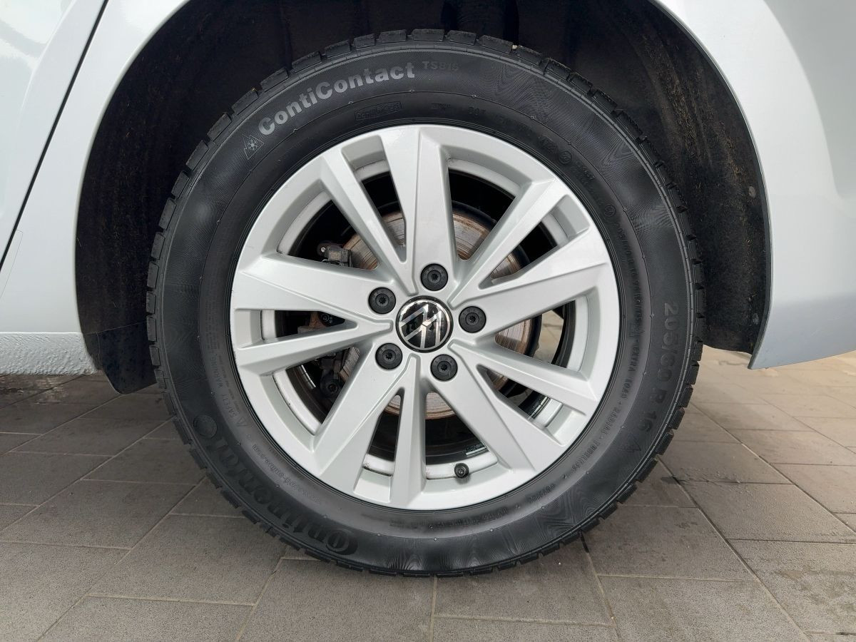 Touran 1.5 TSI DSG Comfortline 7-Sitze ACC Navi ergo Bluet. Sitzh.