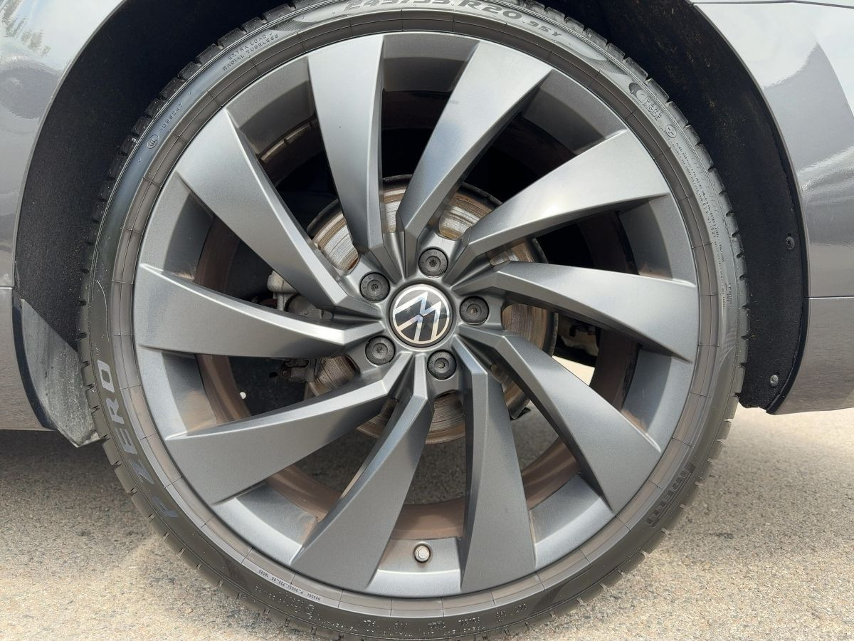 Arteon Shootingbrake 2.0 TDI DSG R-Line ACC DCC AHK Navi LED Standh. Harman Kardon