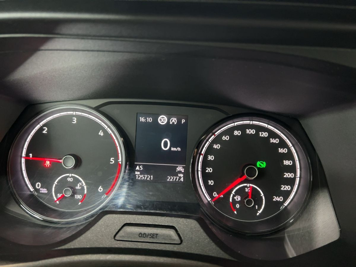 T6.1 Kombi T6.1 2.0 TDI LR DSG 7-Sitze ACC Navi LED Parkp. Lane Ass. Klima Sitzh.