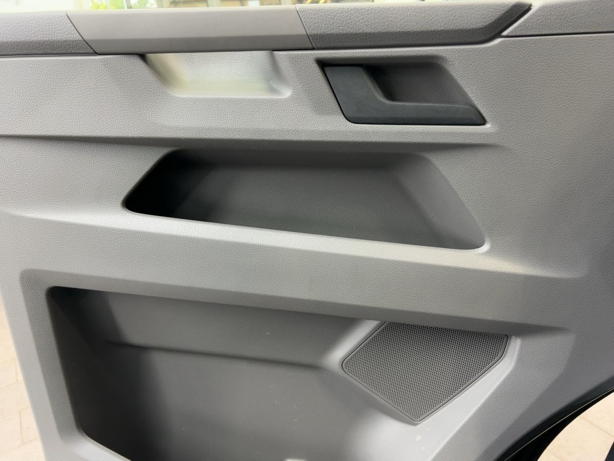 T6.1 Kombi T6.1 2.0 TDI LR DSG 7-Sitze ACC Navi LED Parkp. Lane Ass. Klima Sitzh.