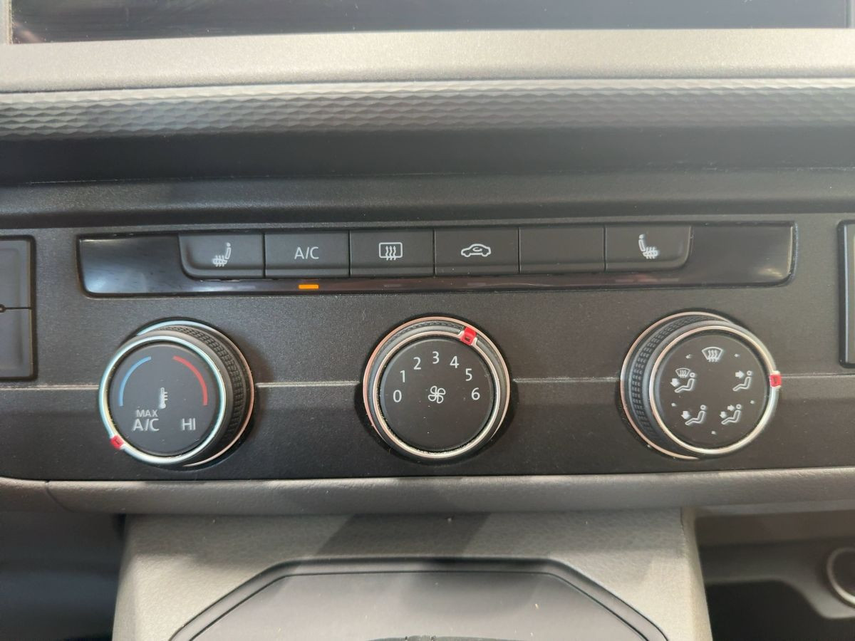 T6.1 Kombi T6.1 2.0 TDI LR DSG 4M 8-Sitzer ACC Navi LED Parkp. Lane Ass. Klima Sitzh.