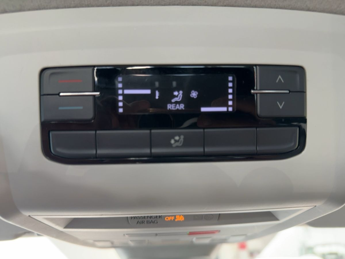 T6.1 Kombi T6.1 2.0 TDI LR DSG 4M 8-Sitzer ACC Navi LED Parkp. Lane Ass. Klima Sitzh.