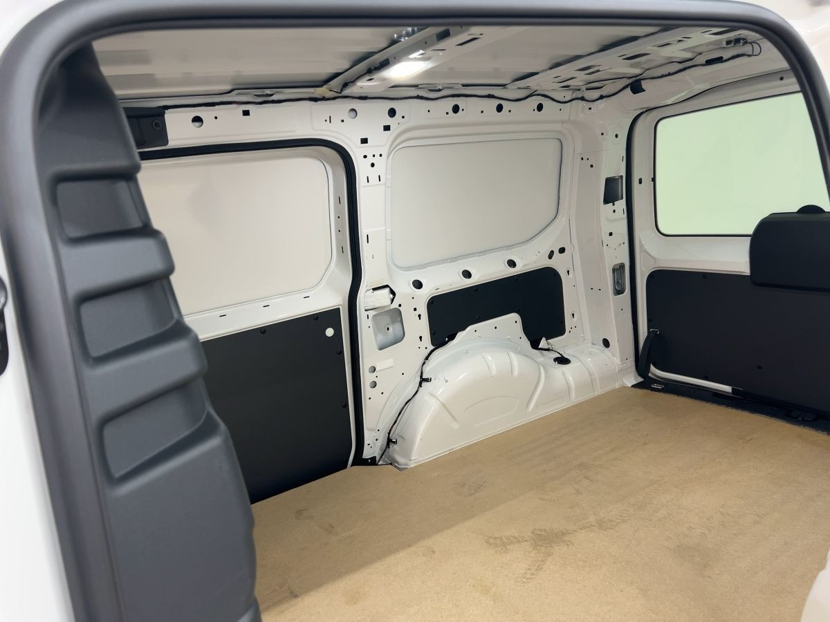 Caddy Maxi Commerce 1.5 TSI Cargo Navi Klima Einparkh. DAB+ Bluet.