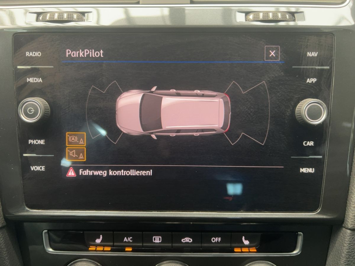 Golf VII Variant 1.6 TDI Trendline Navi Tempo Einparkh. Bluet. Sitzh.