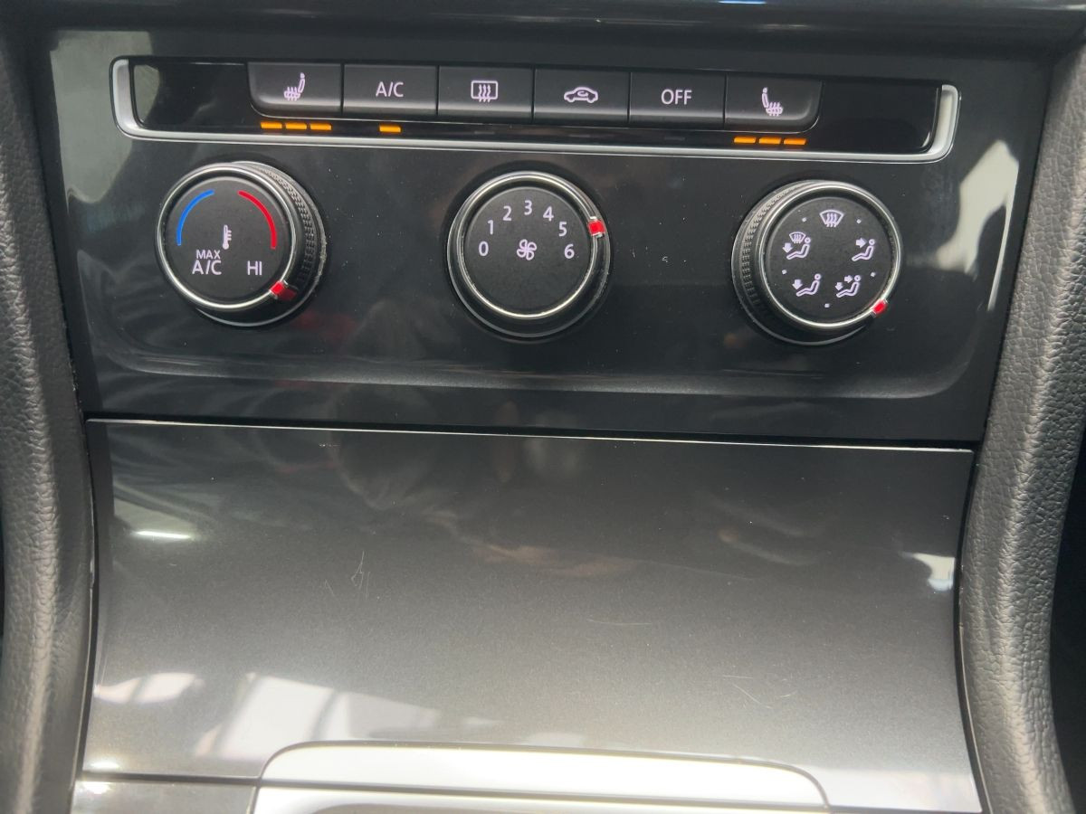 Golf VII Variant 1.6 TDI Trendline Navi Tempo Einparkh. Bluet. Sitzh.