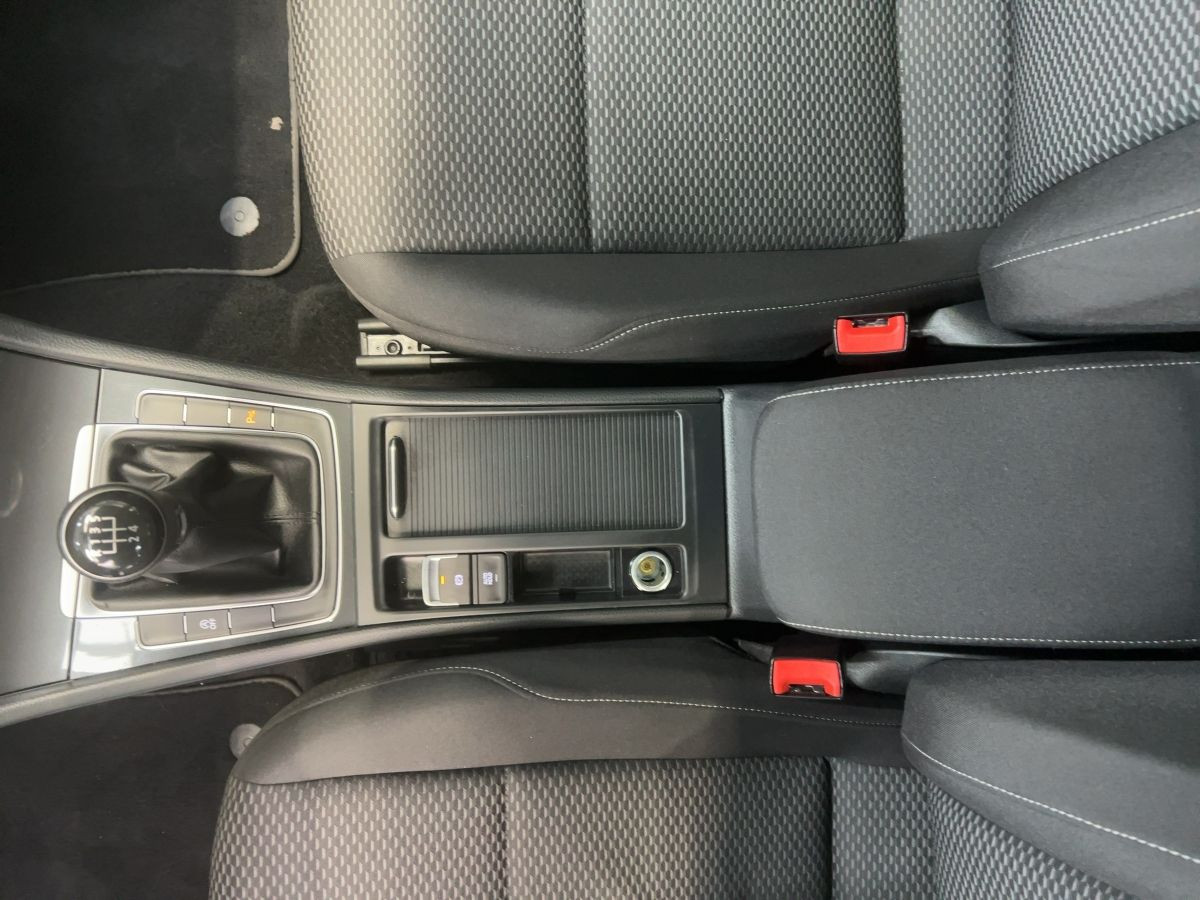 Golf VII Variant 1.6 TDI Trendline Navi Tempo Einparkh. Bluet. Sitzh.