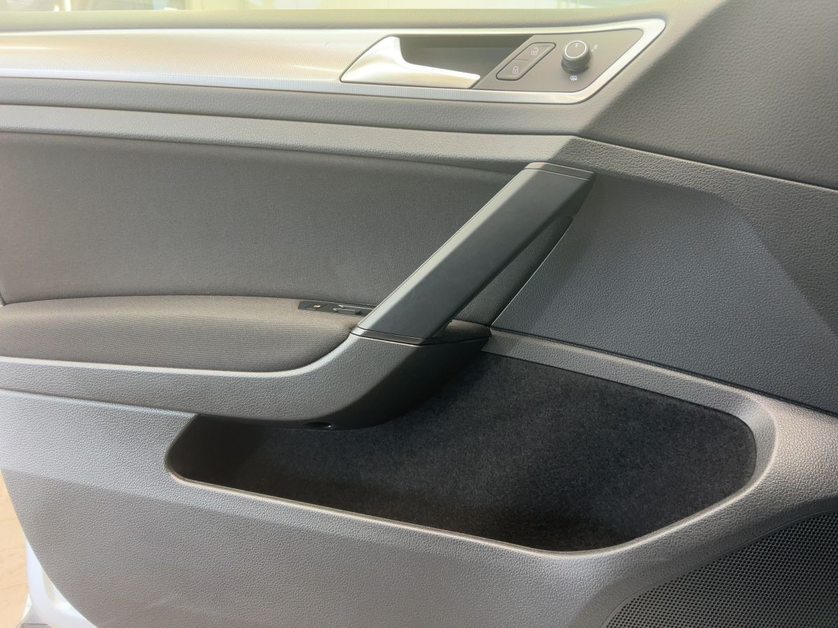 Golf VII Variant 1.6 TDI Trendline Navi Tempo Einparkh. Bluet. Sitzh.