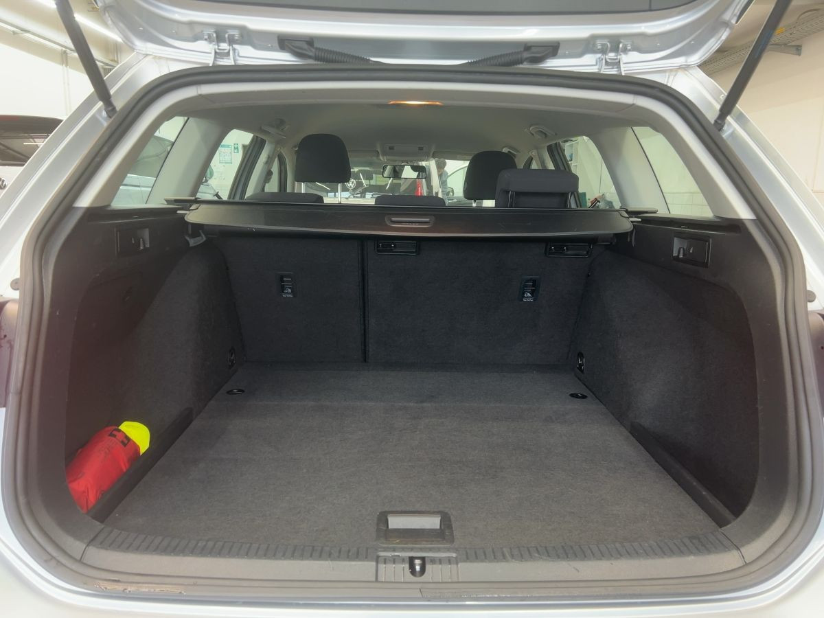 Golf VII Variant 1.6 TDI Trendline Navi Tempo Einparkh. Bluet. Sitzh.