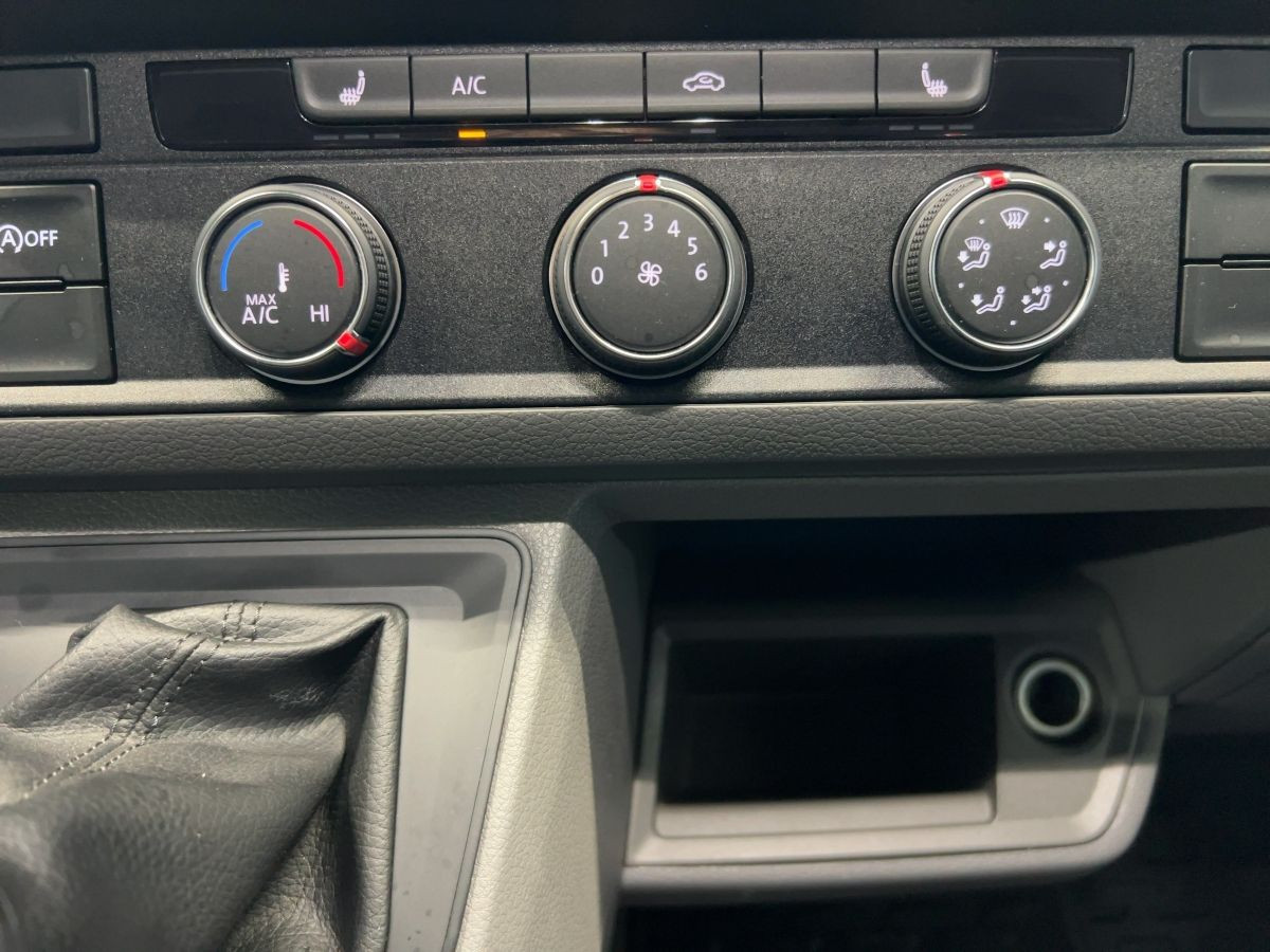 Crafter Kasten 30 2.0 TDI DSG AHK Tempo Parkp. Klima Bluet. Sitzh. Blind Spot