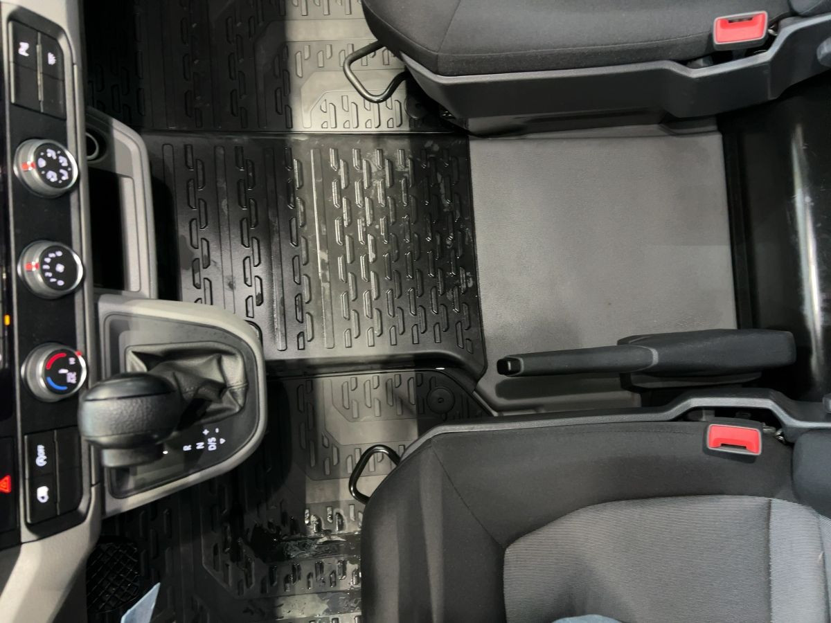 Crafter Kasten 30 2.0 TDI DSG AHK Tempo Parkp. Klima Bluet. Sitzh. Blind Spot