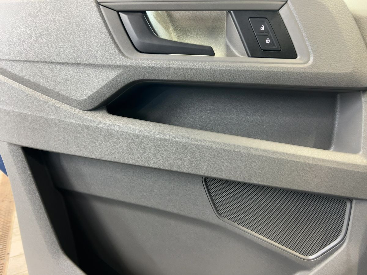 Crafter Kasten 30 2.0 TDI DSG AHK Tempo Parkp. Klima Bluet. Sitzh. Blind Spot