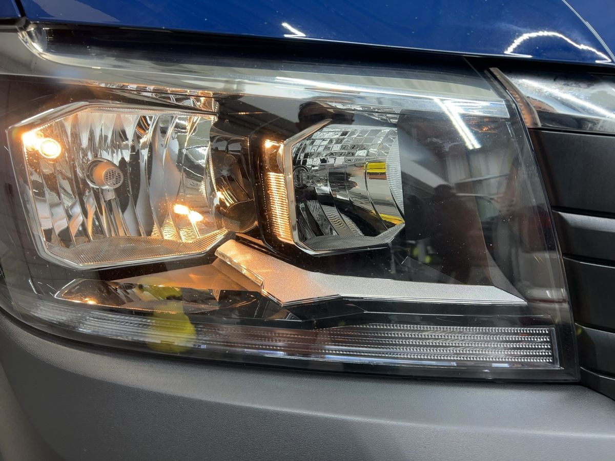 Crafter Kasten 30 2.0 TDI DSG AHK Tempo Parkp. Klima Bluet. Sitzh. Blind Spot