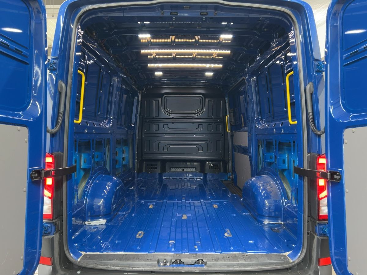 Crafter Kasten 30 2.0 TDI DSG AHK Tempo Parkp. Klima Bluet. Sitzh. Blind Spot