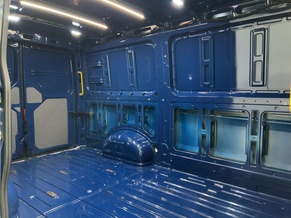 Crafter Kasten 30 2.0 TDI DSG AHK Tempo Parkp. Klima Bluet. Sitzh. Blind Spot