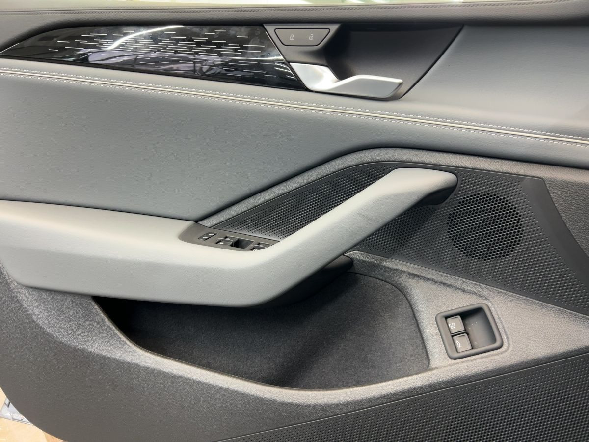 Passat Variant 1.5 TSI DSG eHybrid Elegance ab3,99% DCC LED-Matrix Navi Leder Harman Kar