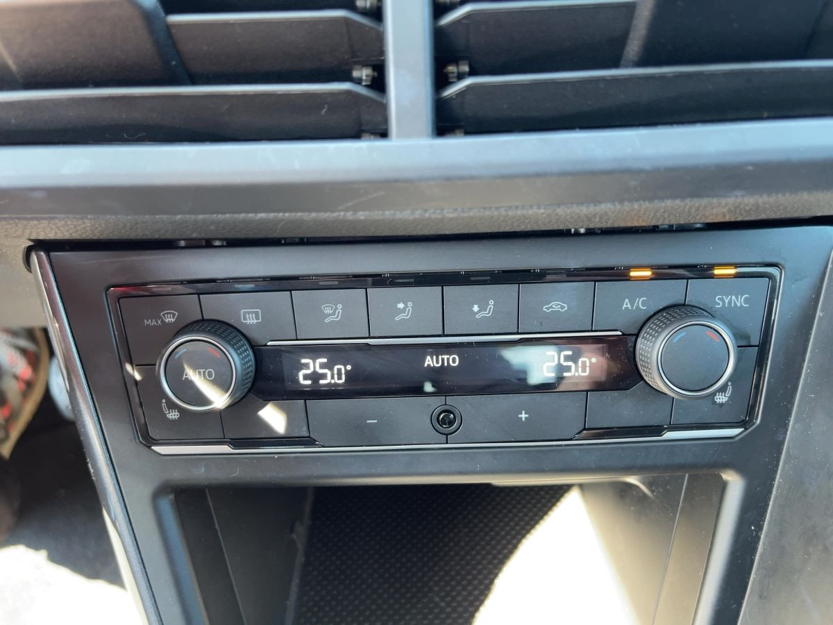 Polo 1.0 TSI Highline R-Line ACC Navi LED Kamera Climatronic Bluet. Sitzh.