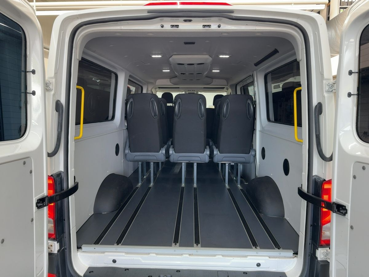 Crafter Kombi 35 2.0 TDI 4M 9-Sitzer LED Standh. Climatronic Bluet.