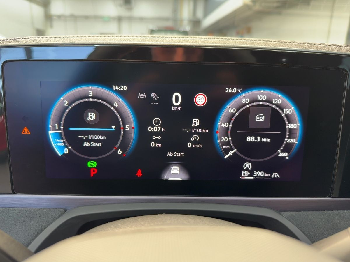 Passat Variant 2.0 TDI DSG 4M R-Line ab 3,99% AHK DCC Navi LED-Matrix Pano Leder Keyless