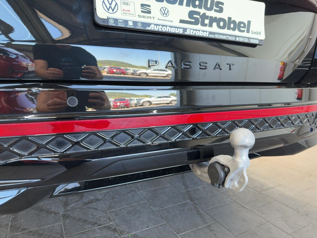 Passat Variant 2.0 TDI DSG 4M R-Line ab 3,99% AHK DCC Navi LED-Matrix Pano Leder Keyless