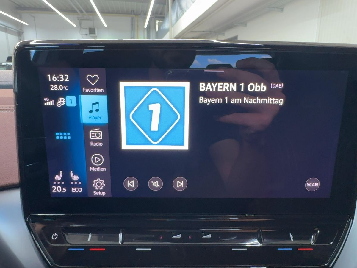 ID.4 Pro Perfomance Family 77 kWh AHK ACC LED-Matrix Navi Pano Sitzhzg