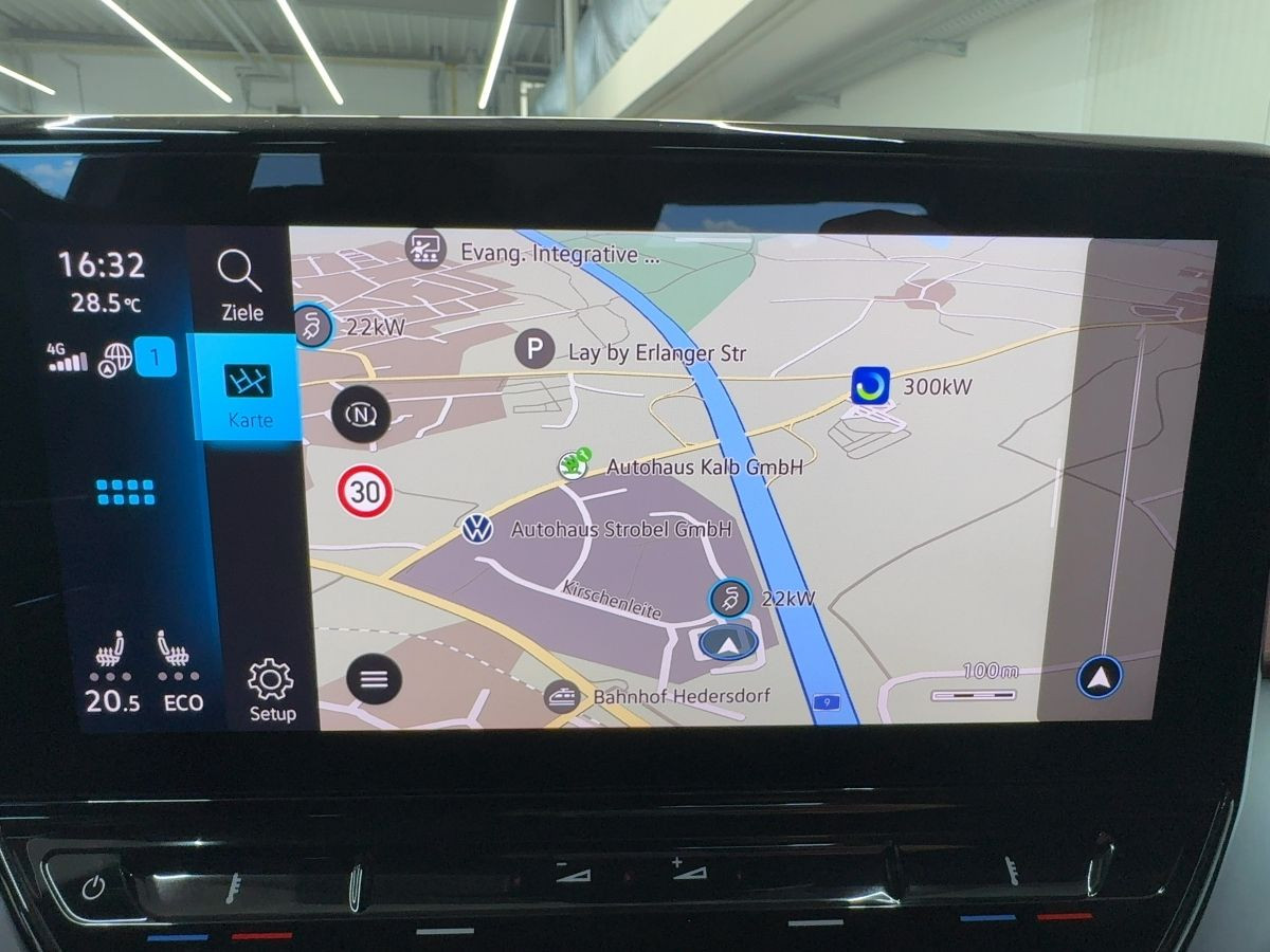 ID.4 Pro Perfomance Family 77 kWh AHK ACC LED-Matrix Navi Pano Sitzhzg