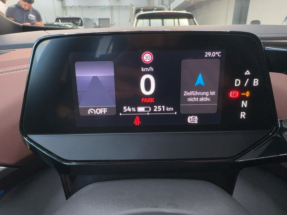 ID.4 Pro Perfomance Family 77 kWh AHK ACC LED-Matrix Navi Pano Sitzhzg