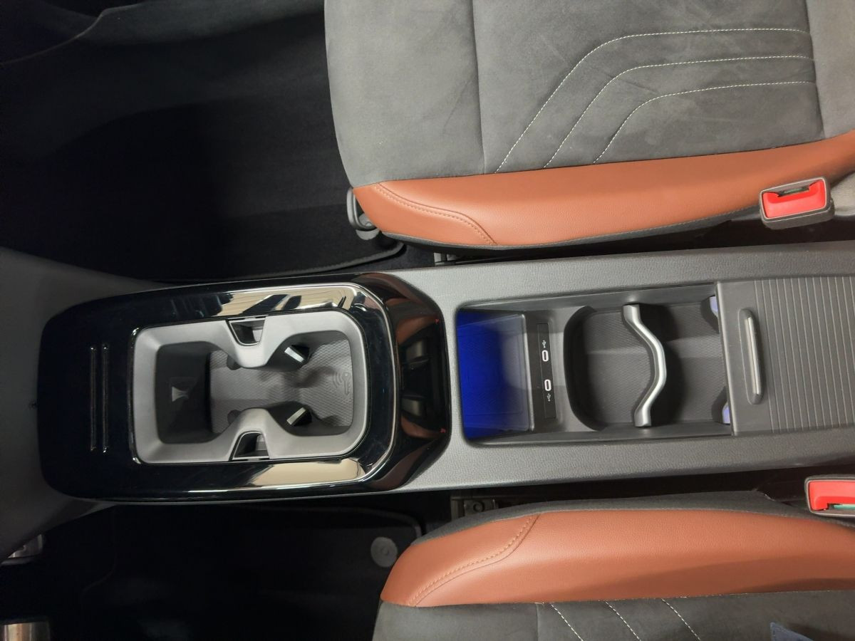 ID.4 Pro Perfomance Family 77 kWh AHK ACC LED-Matrix Navi Pano Sitzhzg