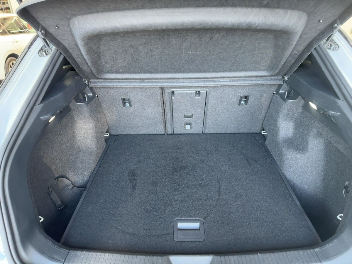 ID.4 Pro Perfomance Family 77 kWh AHK ACC LED-Matrix Navi Pano Sitzhzg